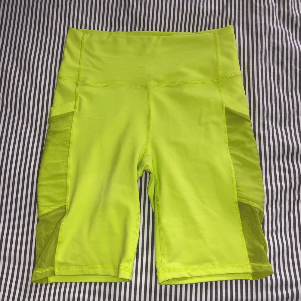 Fabletics Mila High-Waisted Pocket Short 9 Citron
